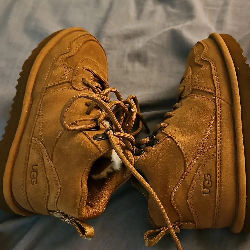 Size 13 UGG Kids Tan‎ Lace-Up Boots - Picture 4 of 7